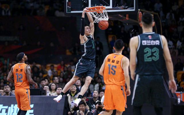 边后卫回传 边后卫回传